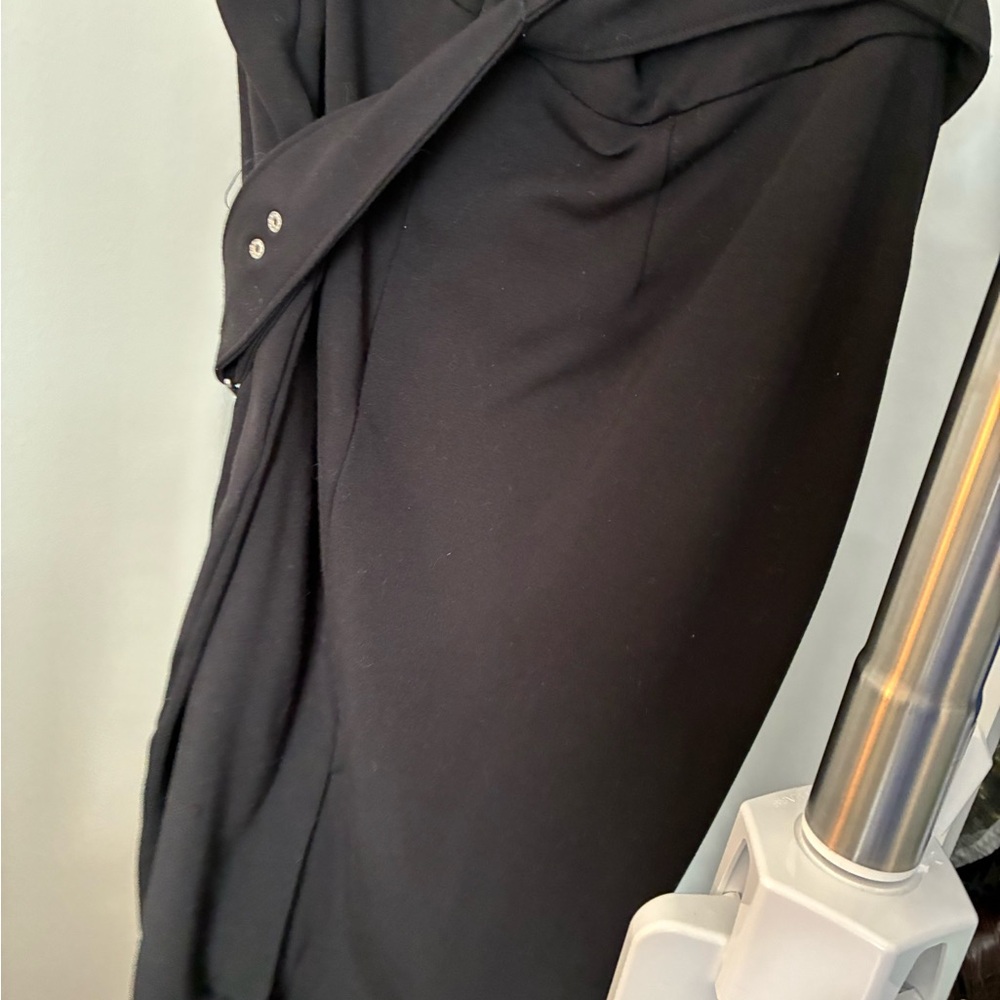 GUC Elie Tahari black pencil skirt, belt attached size 12